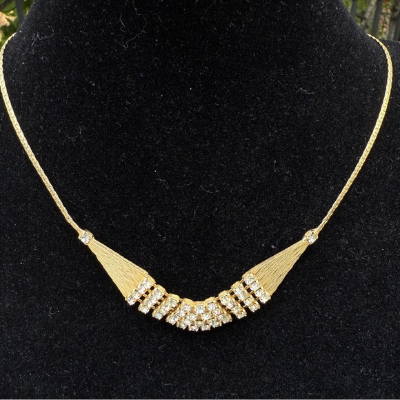 Luxurious Sparkly Gold Plated Collar Necklace with Crystal Accent Pendant - Picture 2 of 15